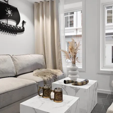 Renovated 2024 - Viking Inspired - Behind Bryggen Apartment *