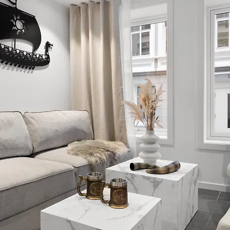 Renovated 2024 - Viking Inspired - Behind Bryggen Apartment *
